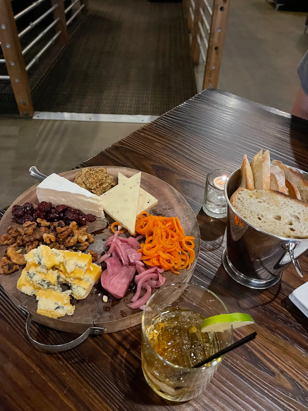 Nosh Restaurant and Wine Lounge: Restaurant Photograph
