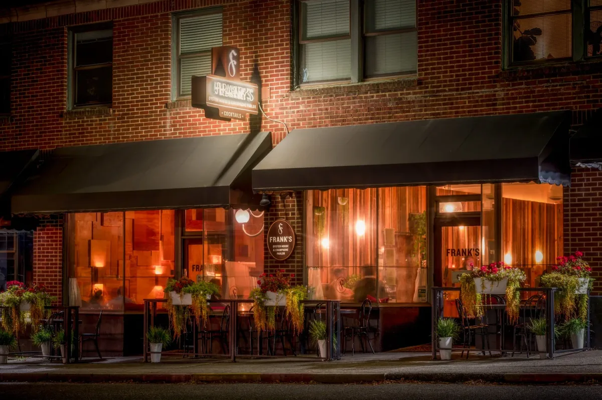 Frank's Oyster House & Champagne Parlor: Restaurant Photograph