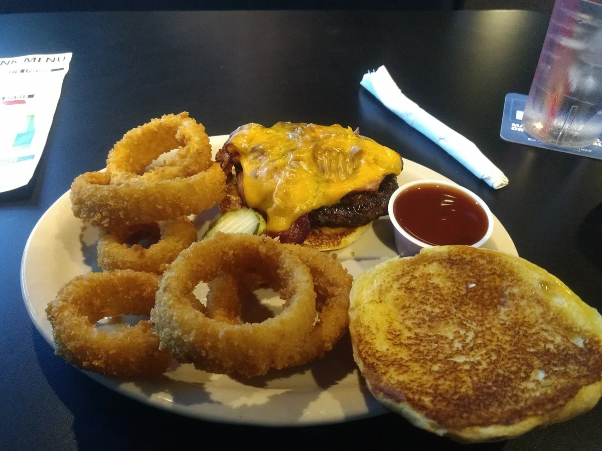 Big Red Restaurant & Sports Bar Lincoln East: Restaurant Food And Dining Photo