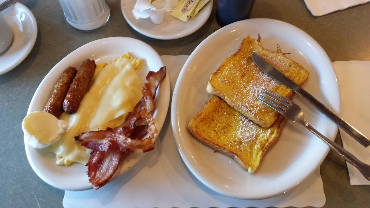 Frankie's Diner: Restaurant Food And Dining Photo