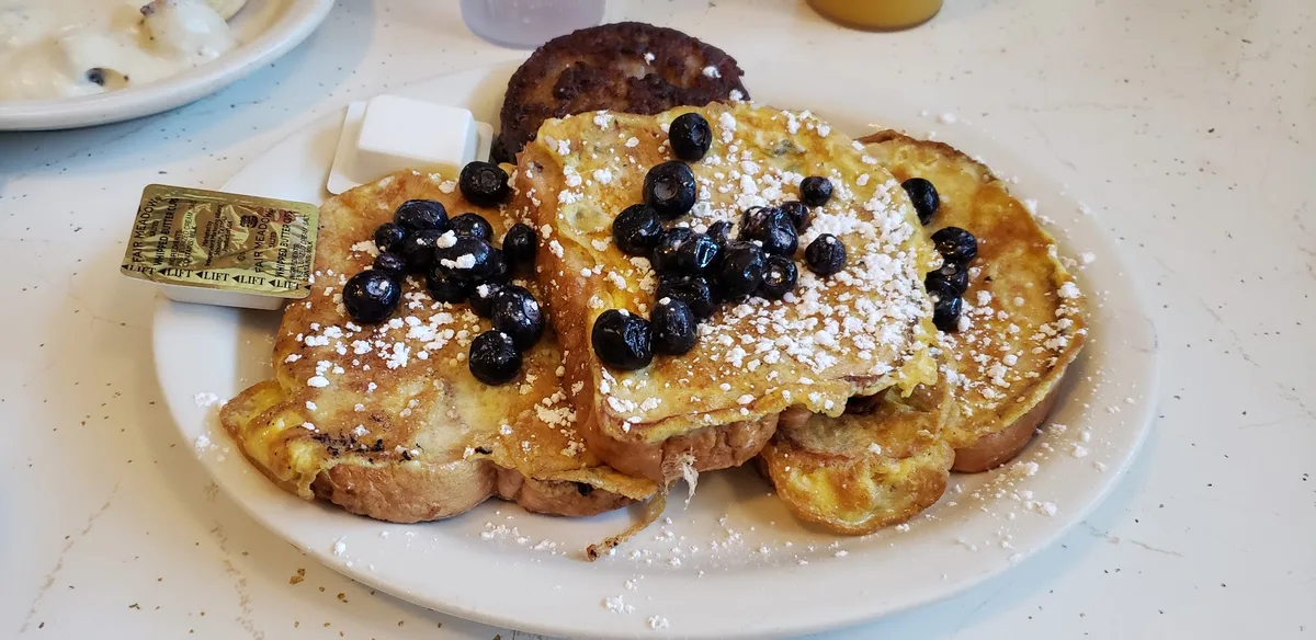 Lisa's Radial Cafe: Restaurant Food And Dining Photo