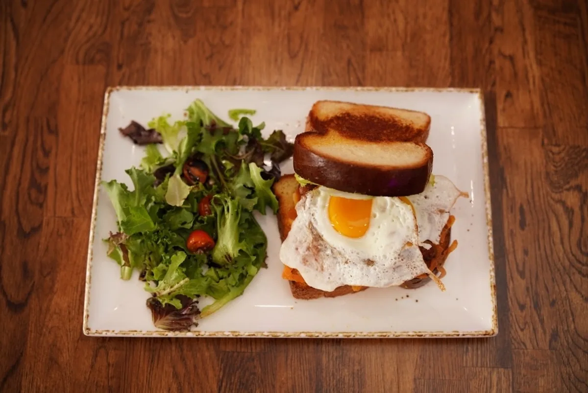 Madres Brunch: Restaurant Photograph