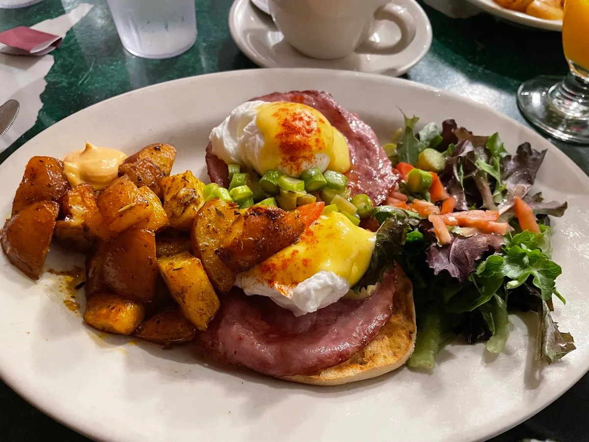 Cafe Bonjour: Restaurant Photograph