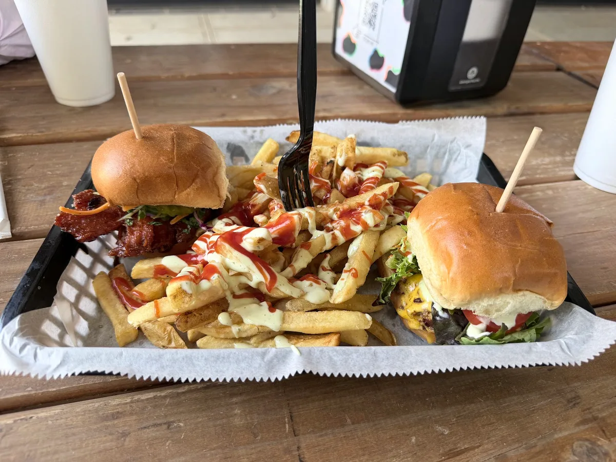 Curb Side Bistro II: Restaurant Photograph