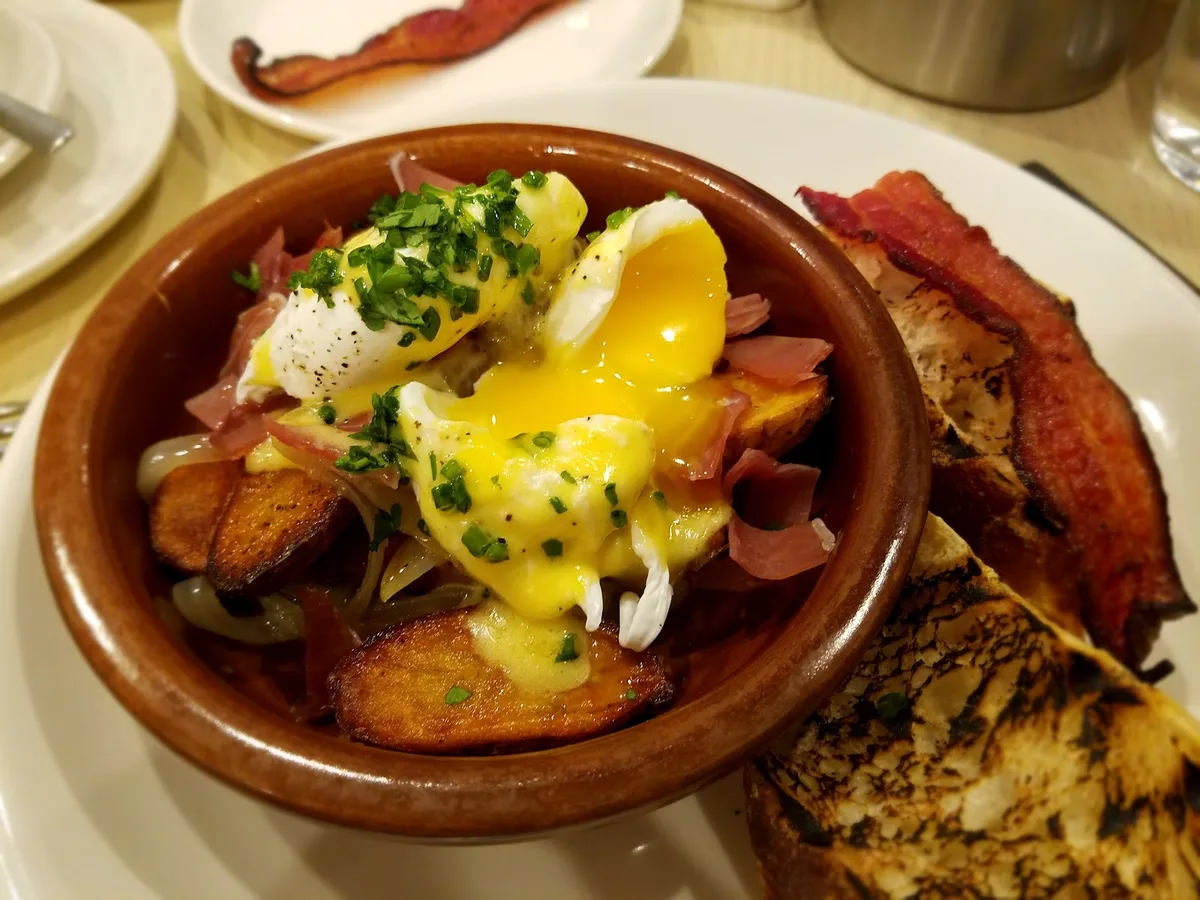 Taverna: Restaurant Photograph