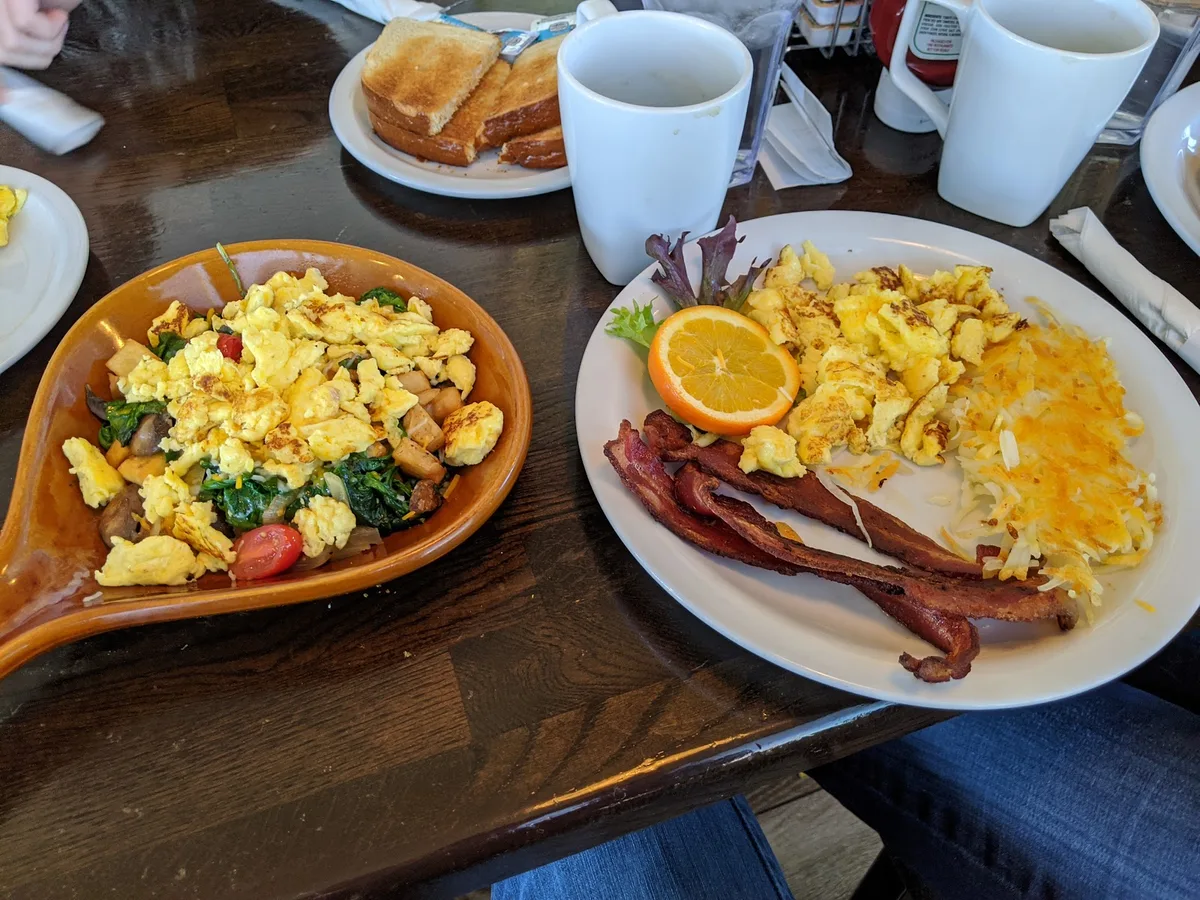 Central Grill and Coffee House: Restaurant Photograph