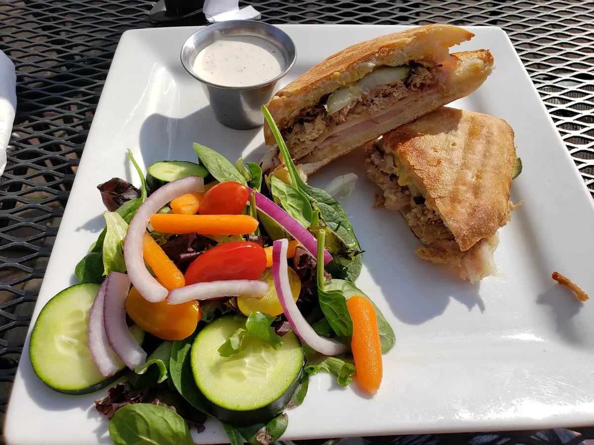 Blue Moon Cafe: Restaurant Photograph