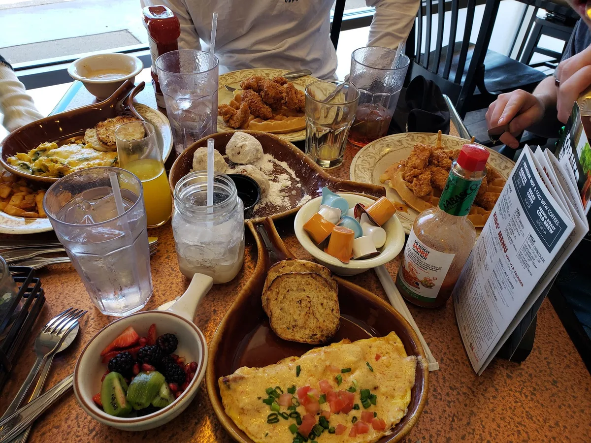 Another Broken Egg Cafe: Restaurant Photograph