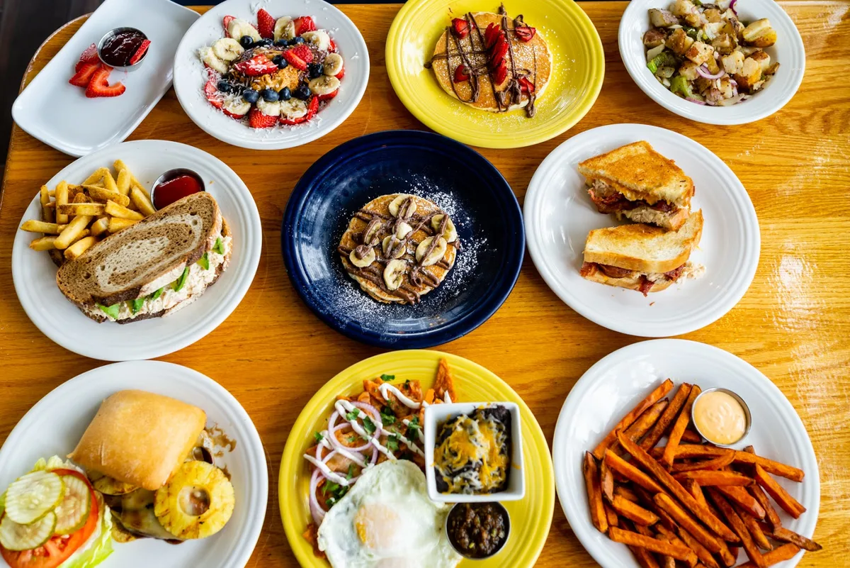 Harbor House Cafe: Restaurant Food And Dining Photo