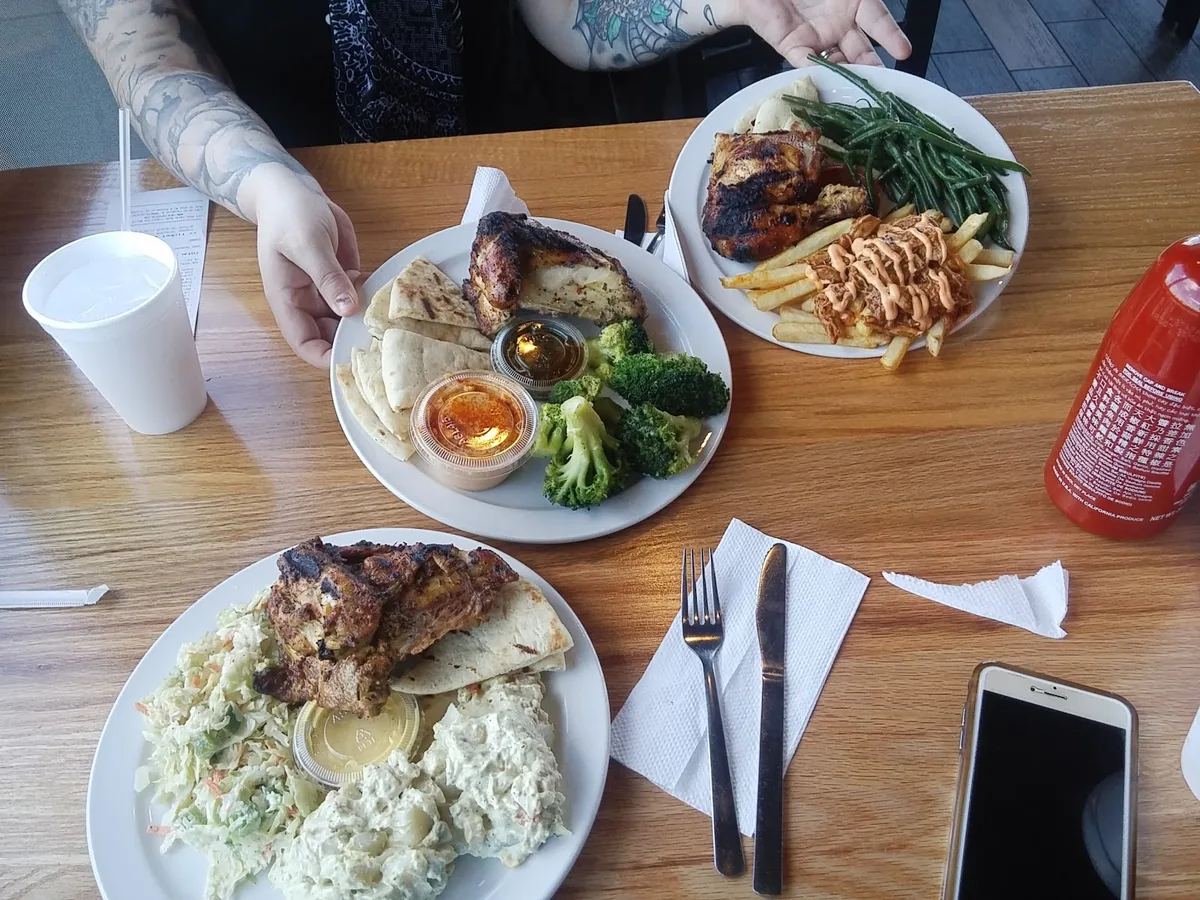 Smokin Chikin: Restaurant Food And Dining Photo