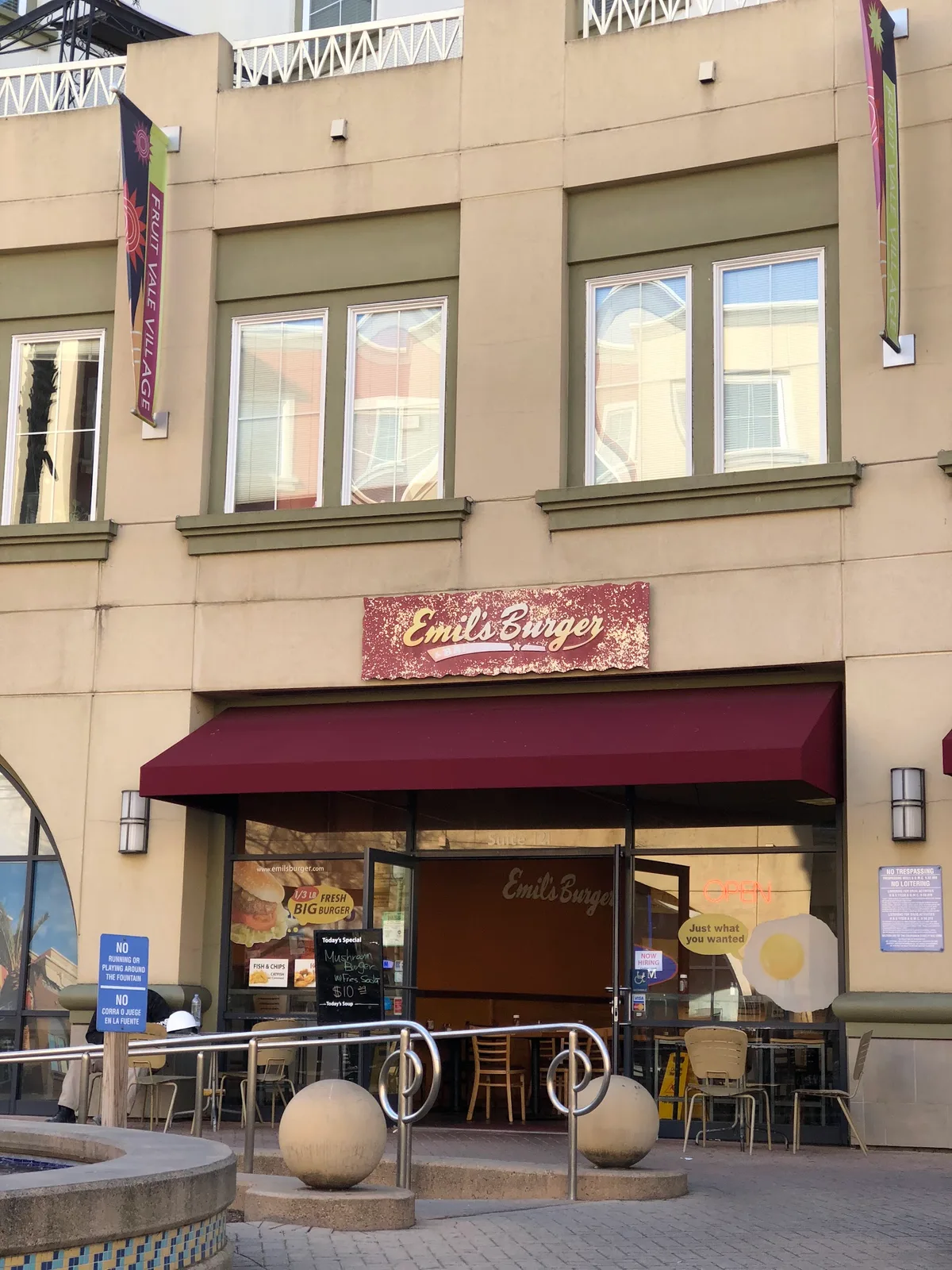 Emil's Burger & Breakfast: Restaurant Photograph