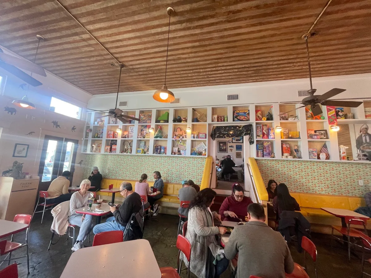 Molly's Rise and Shine: Restaurant Photograph