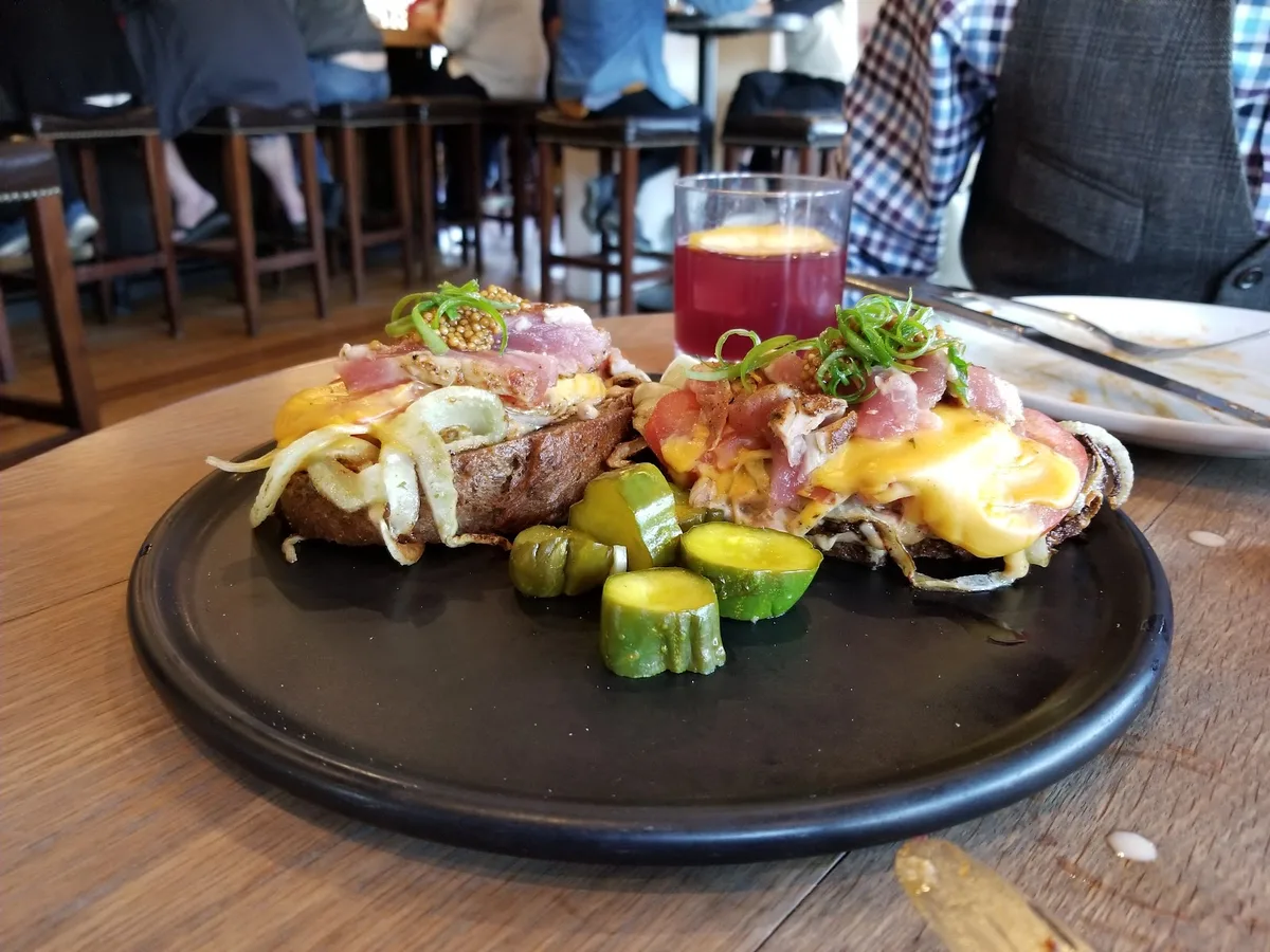 Bird & The Bottle: Restaurant Photograph
