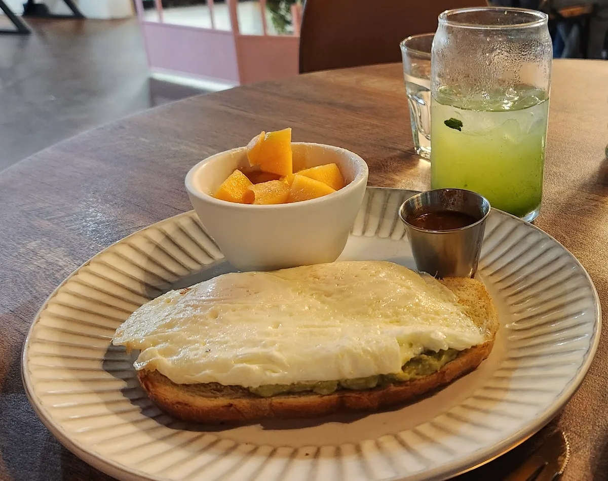 Southern Pour Sips & Bites: Restaurant Photograph