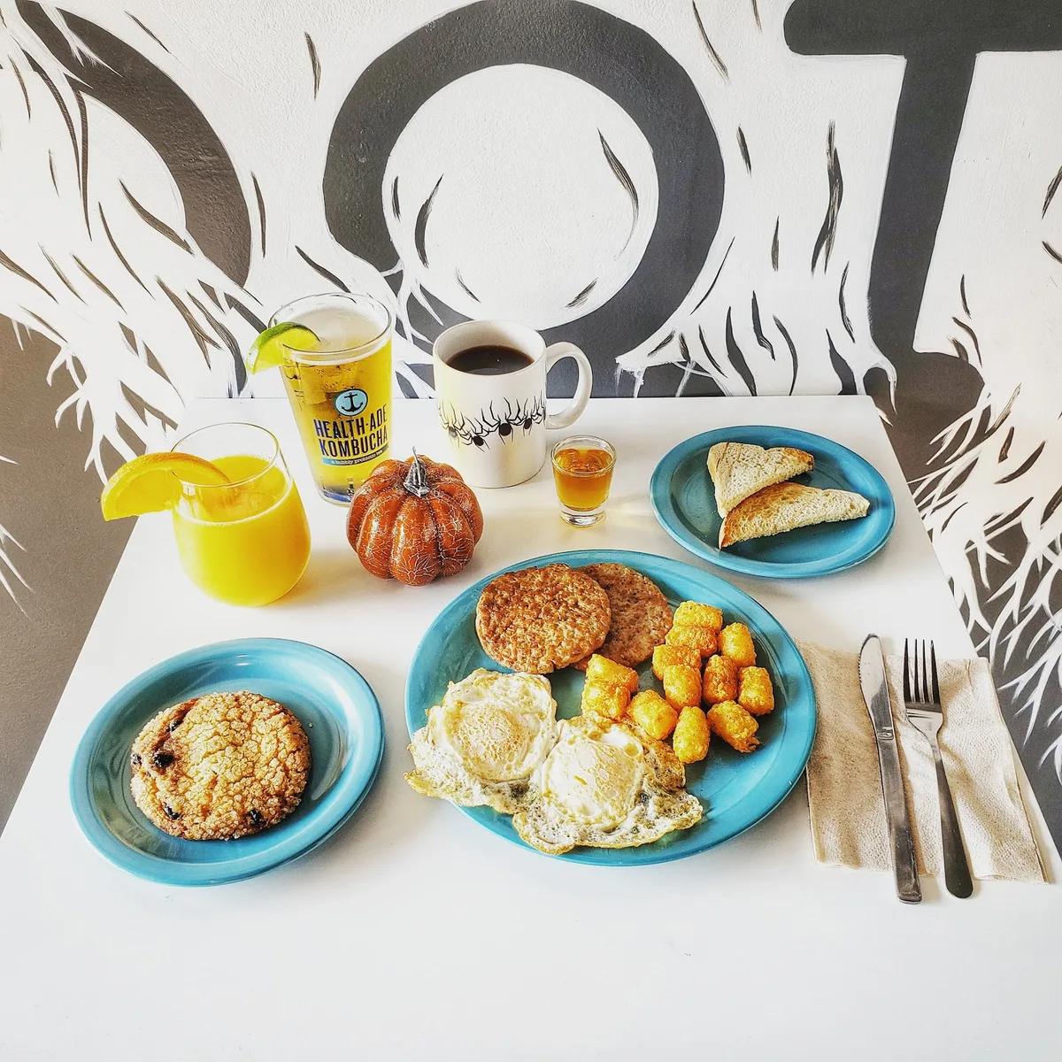 Roots Coffee Bar: Restaurant Food And Dining Photo