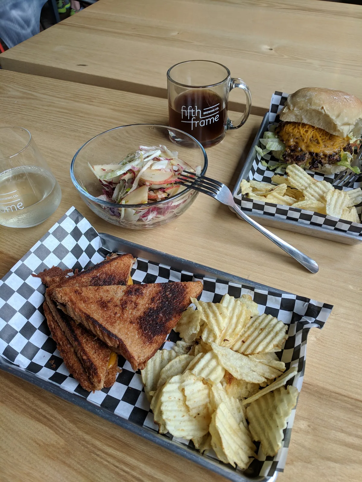 Fifth Frame Brewing Co.: Restaurant Food And Dining Photo