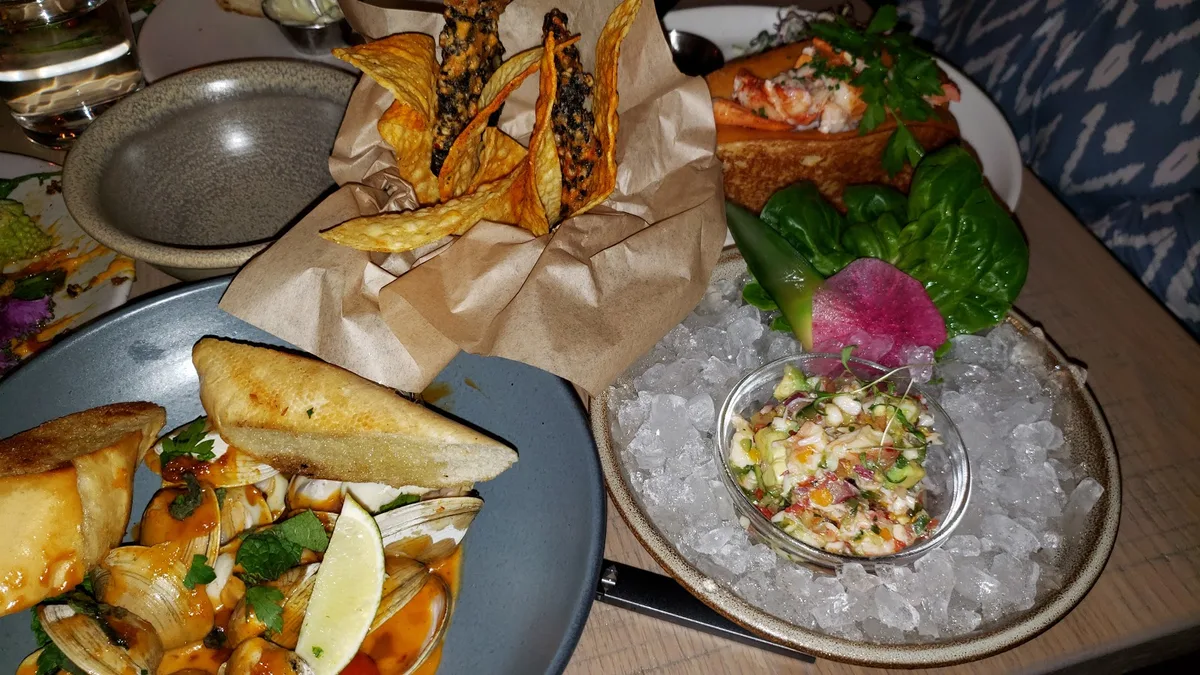 Del Mar SoCal Kitchen: Restaurant Food And Dining Photo