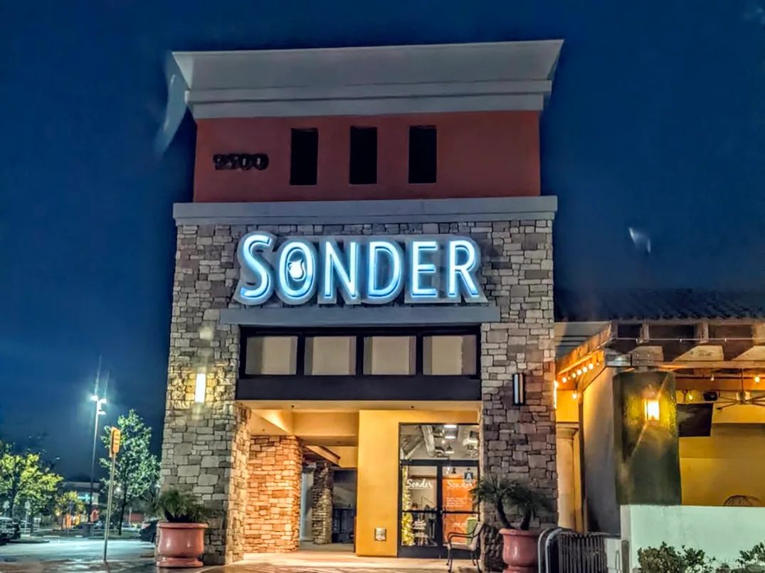 Sonder: Restaurant Photograph