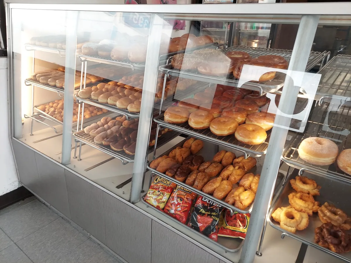 Howard's Donuts & Deli: Restaurant Food And Dining Photo