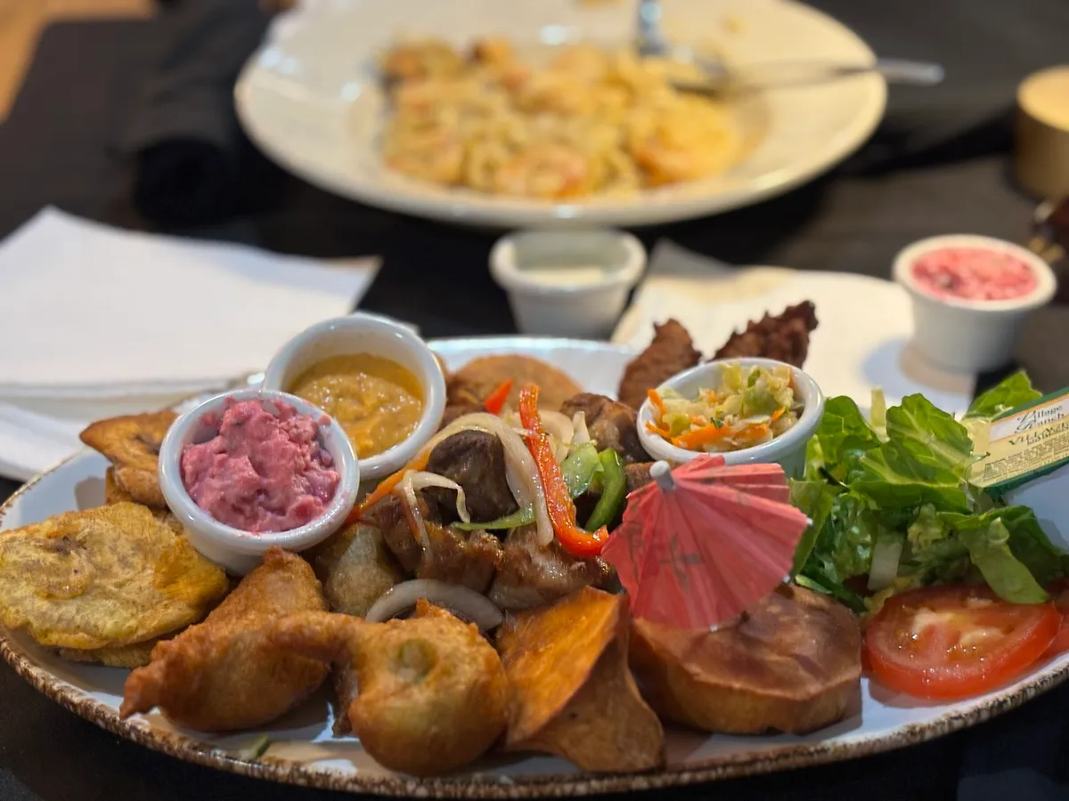 Zaca Bar-Resto: Restaurant Photograph