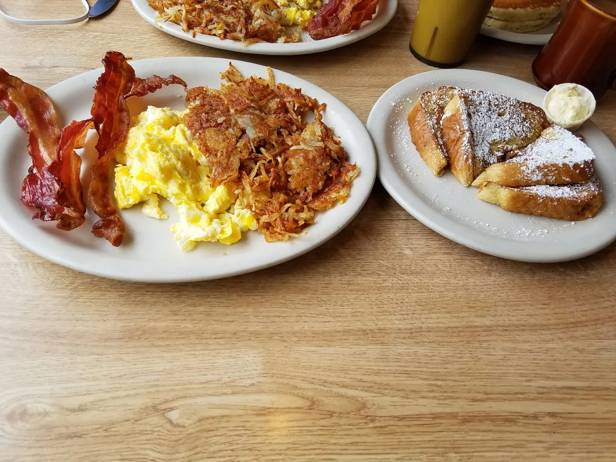 Pioneer Restaurant: Restaurant Food And Dining Photo