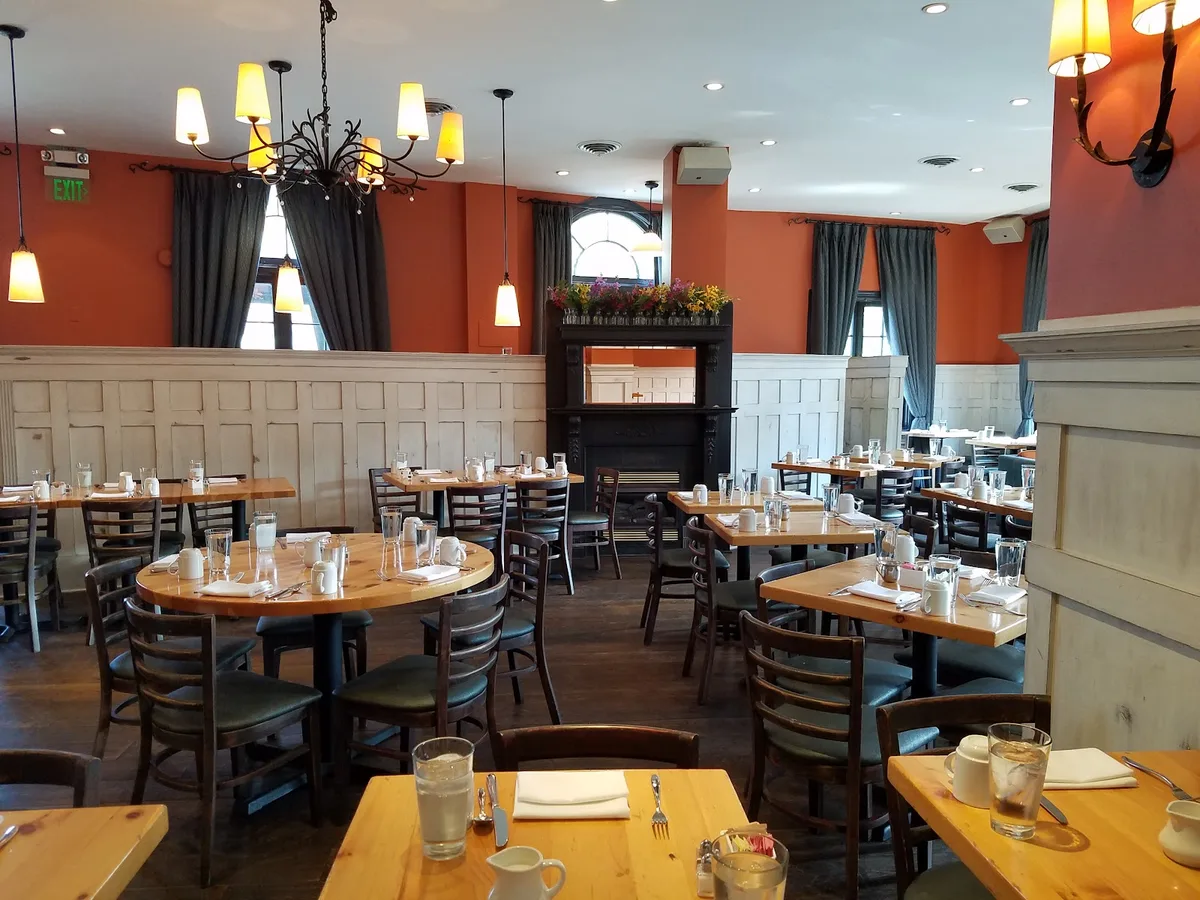 Perry's Restaurant: Restaurant Photograph