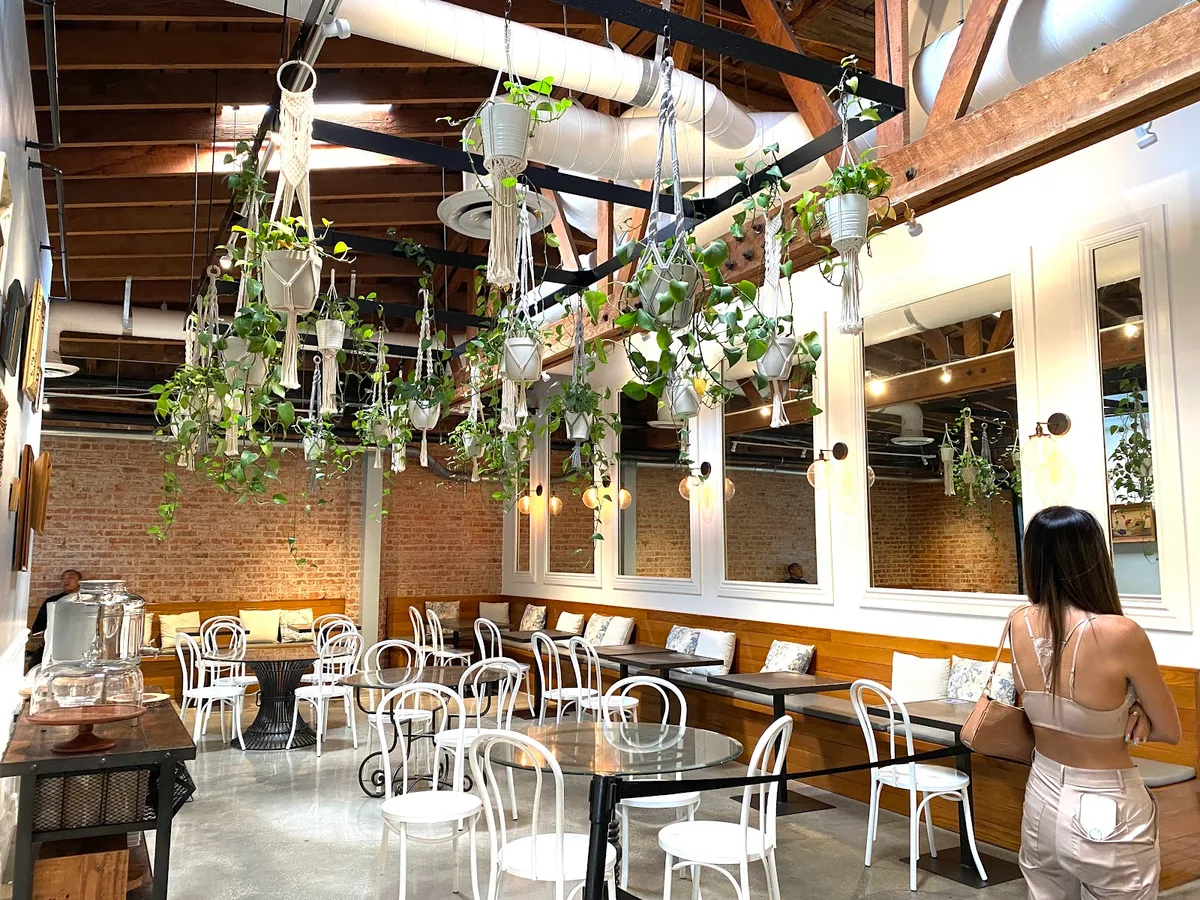 Larchmont Bungalow Cafe: Restaurant Photograph