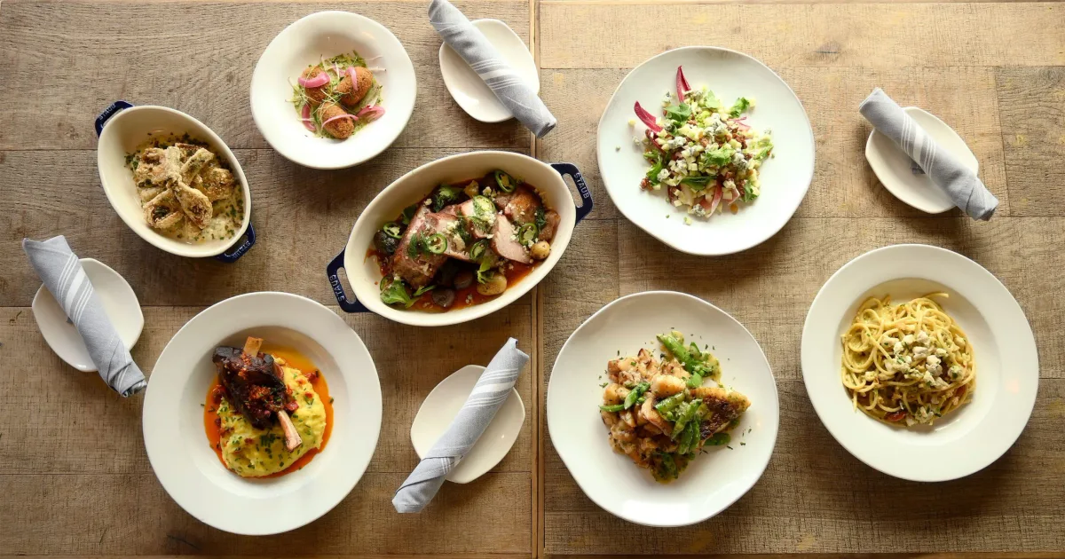 Field & Tides: Restaurant Photograph