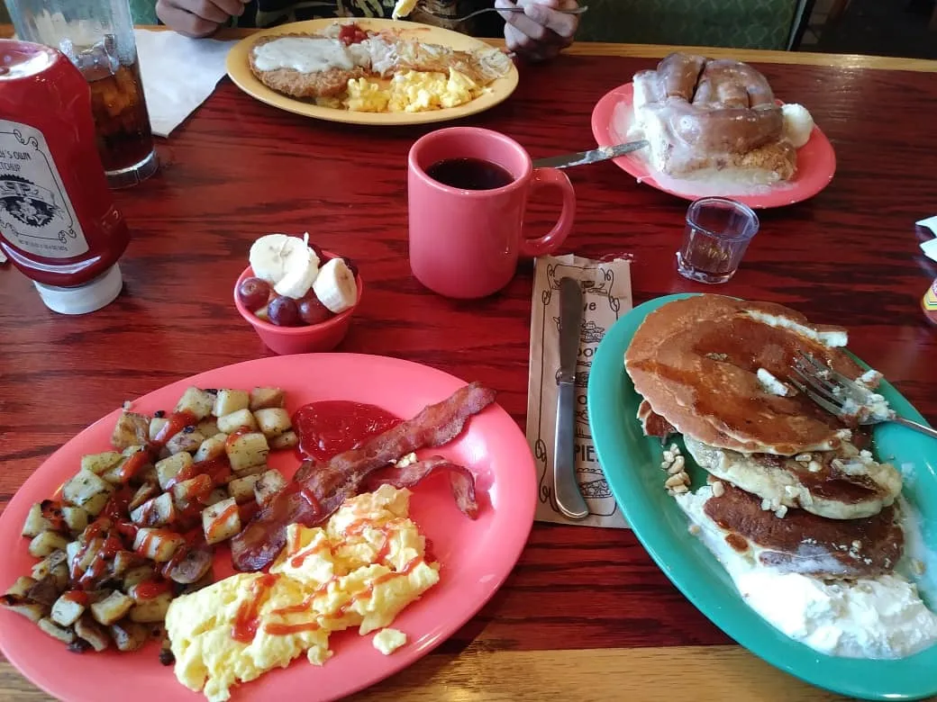 Polly's Pies Restaurant & Bakery: Restaurant Food And Dining Photo