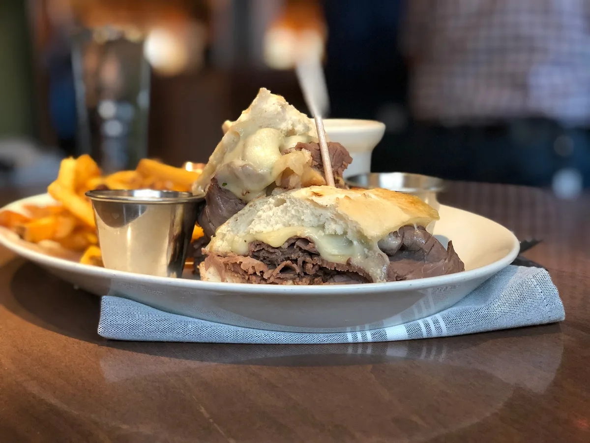 Houlihan's: Restaurant Food And Dining Photo