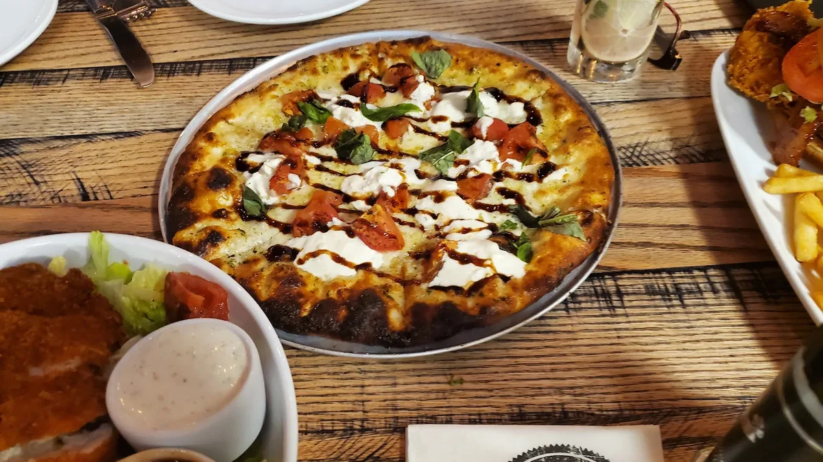 Oak & Stone: Restaurant Photograph