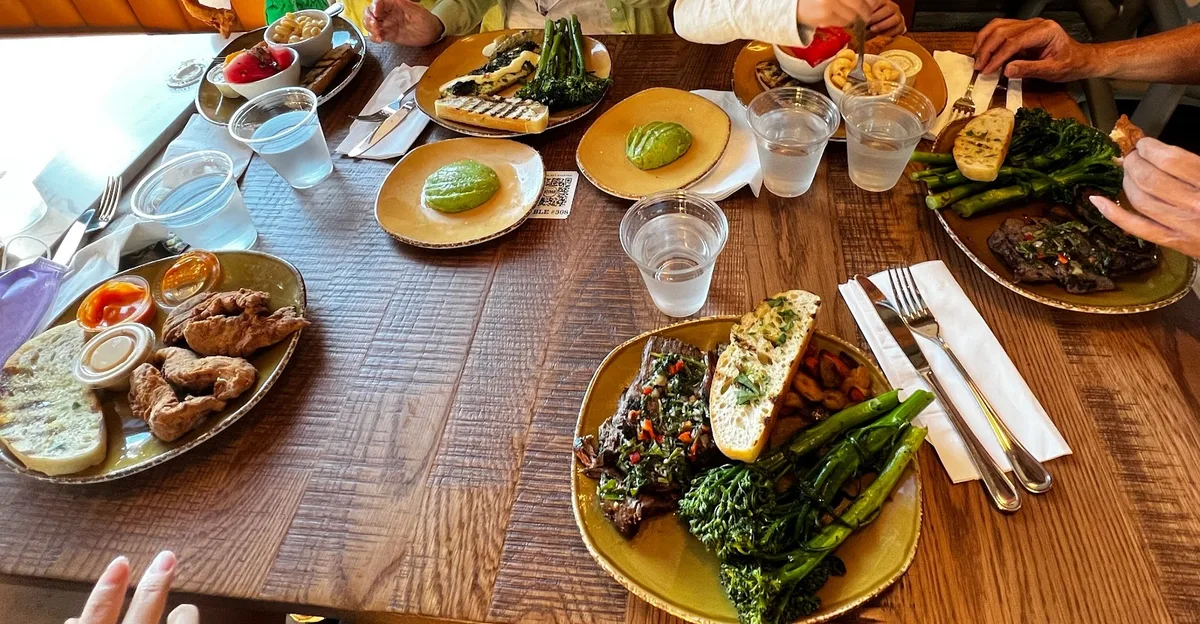Urban Plates: Restaurant Photograph