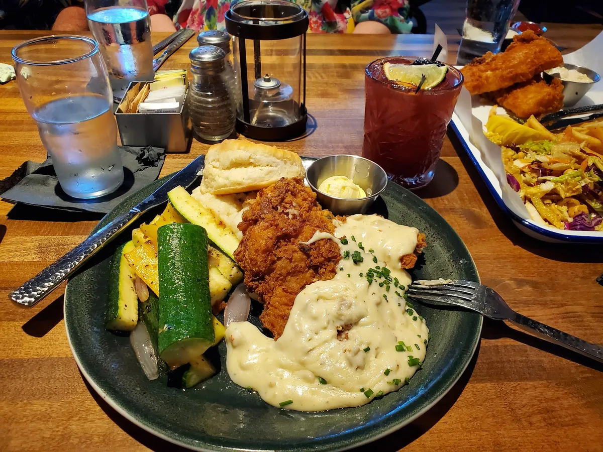 Reunion Kitchen + Drink: Restaurant Photograph