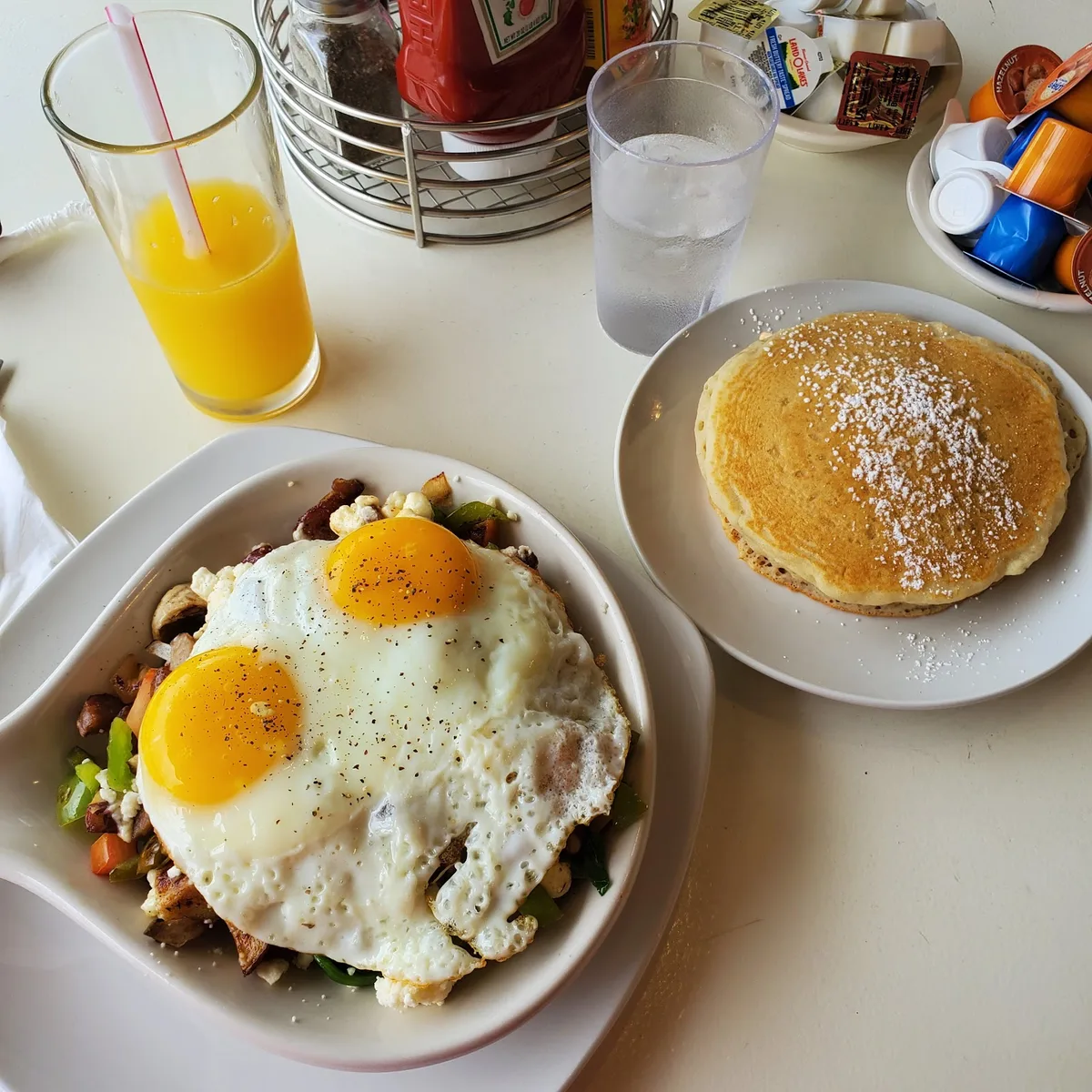 Rise & Bite Cafe: Restaurant Photograph