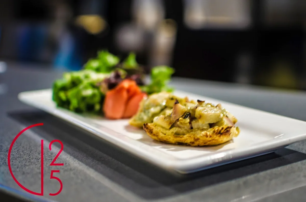 Gate 25 Bar and Restaurant: Restaurant Food And Dining Photo