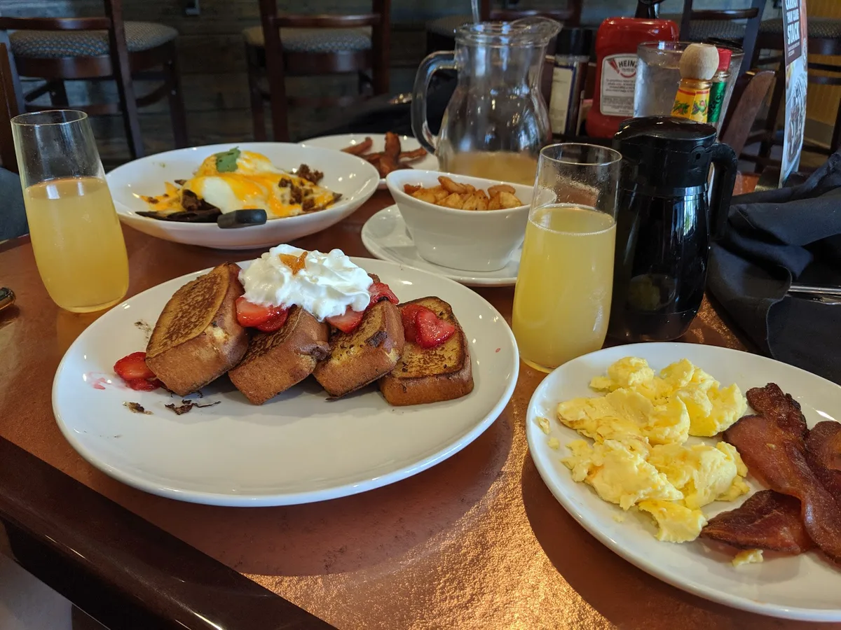 Another Broken Egg Cafe: Restaurant Photograph