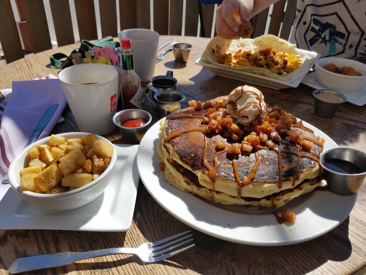 Crave Kitchen & Bar: Restaurant Food And Dining Photo