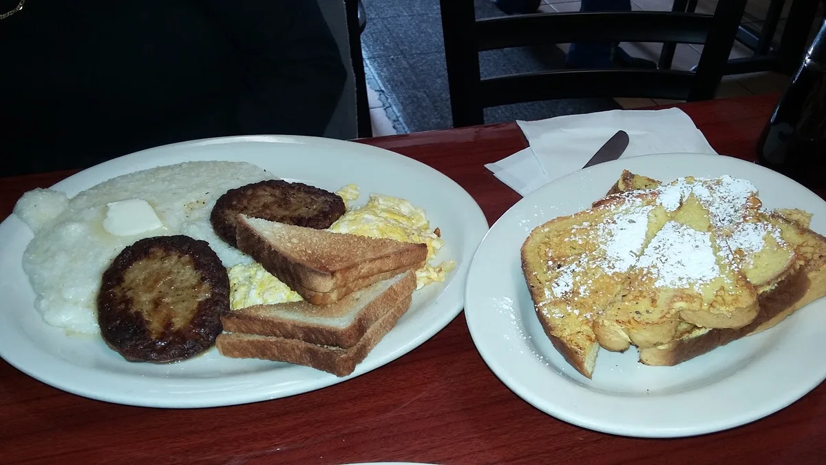 Grill 77: Restaurant Photograph