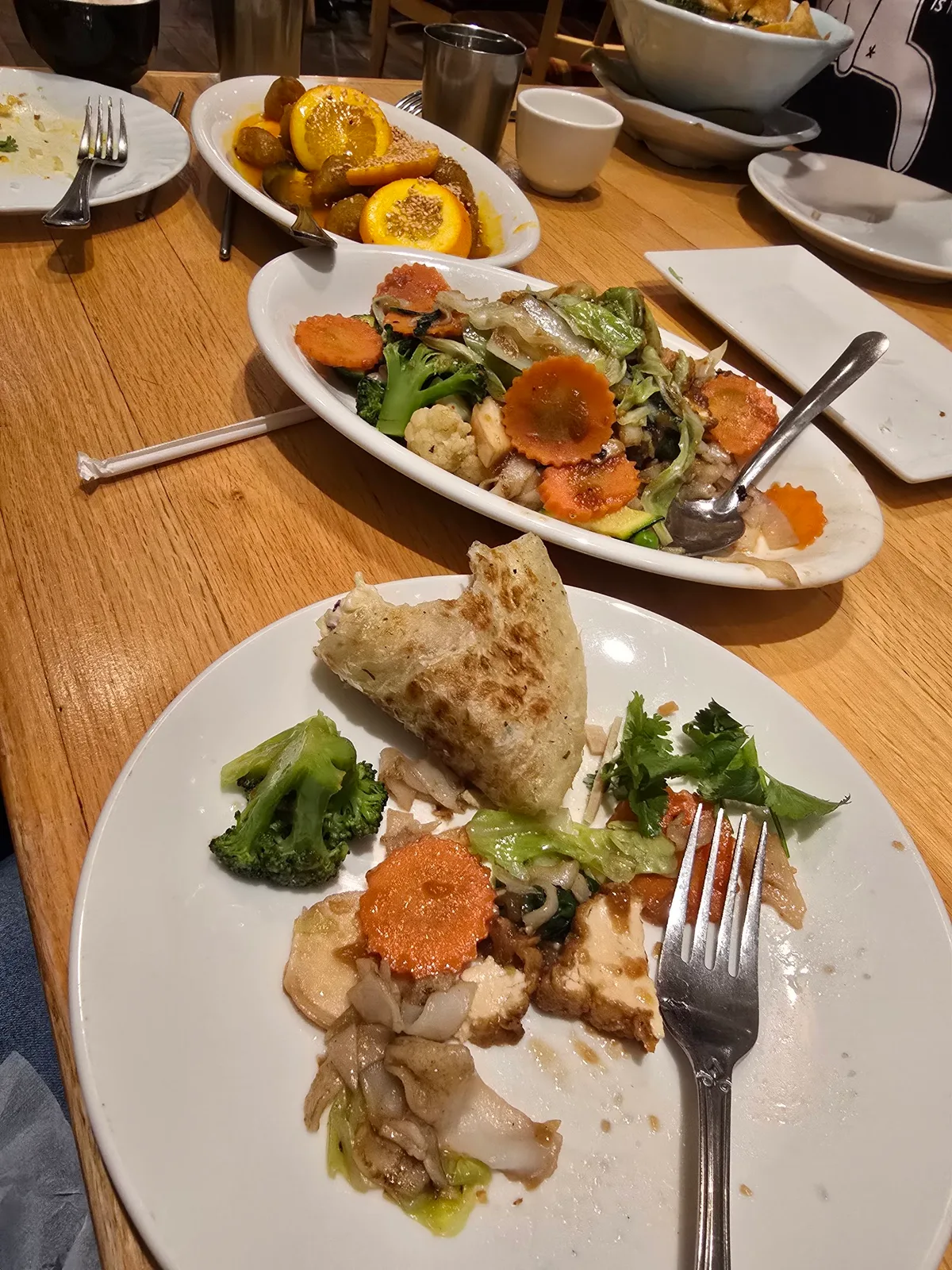 Golden Lotus: Restaurant Photograph