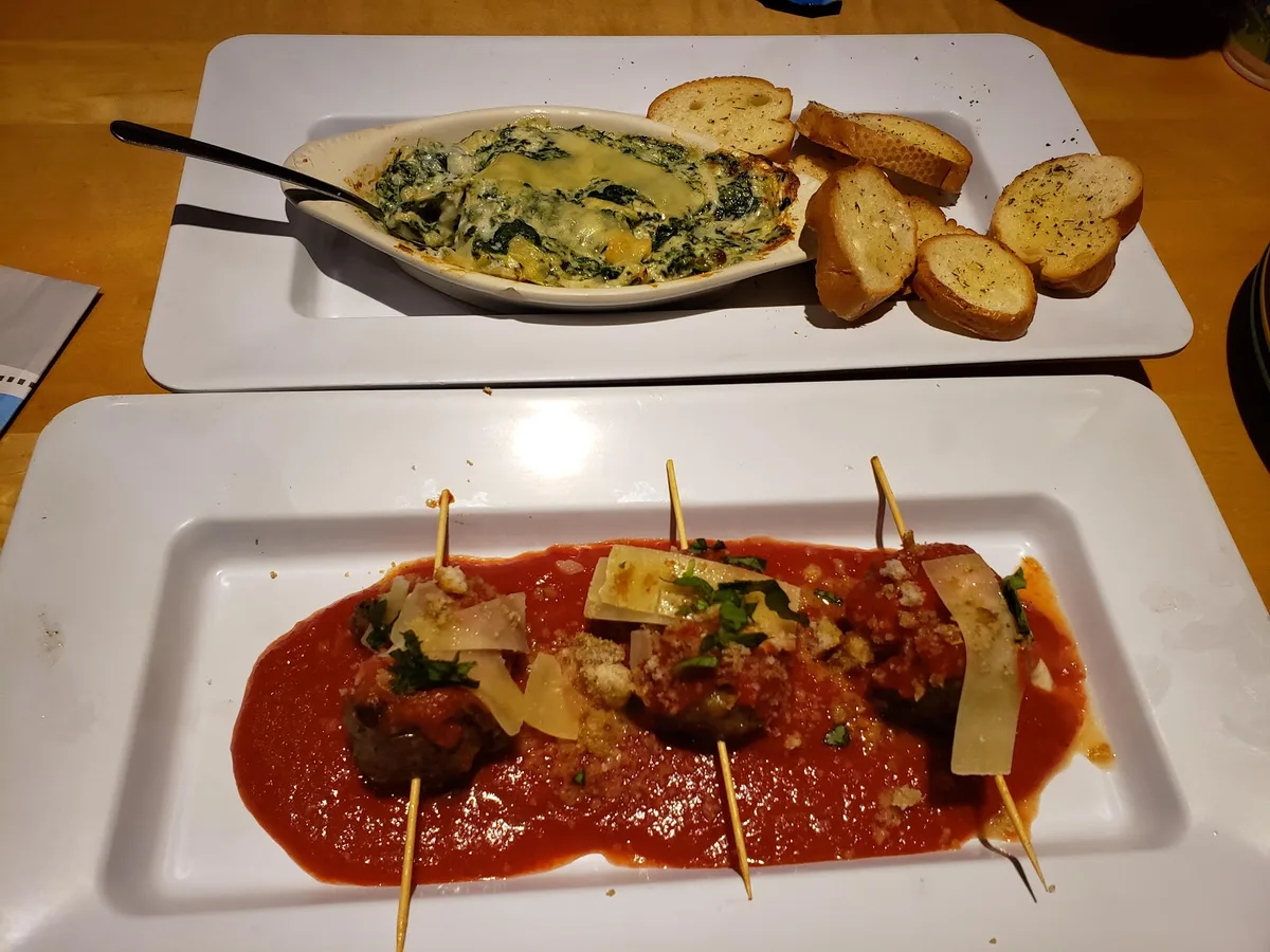Mellow Mushroom Fayetteville: Restaurant Food And Dining Photo