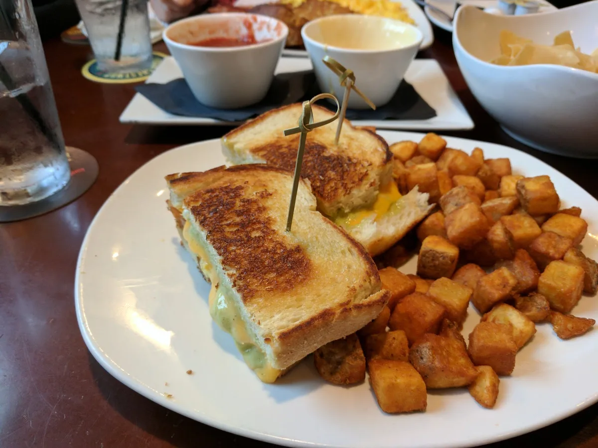 The Hill Bar & Grill