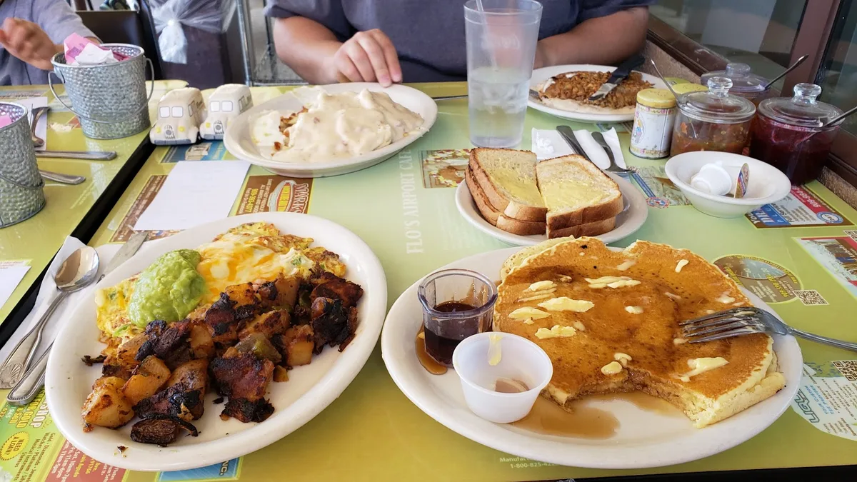 Flo's Country Cafe: Restaurant Photograph
