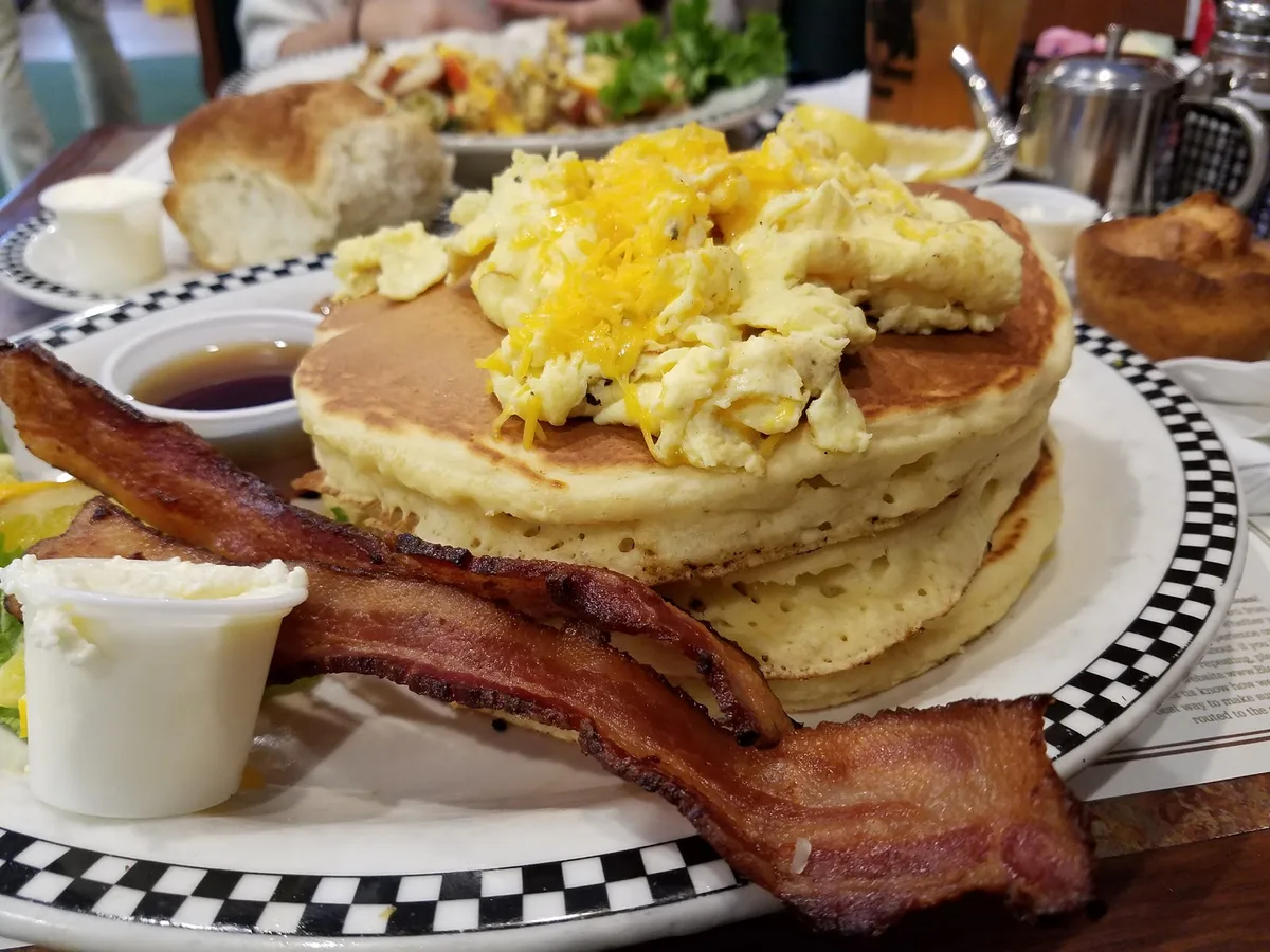 Black Bear Diner Hayward: Restaurant Food And Dining Photo