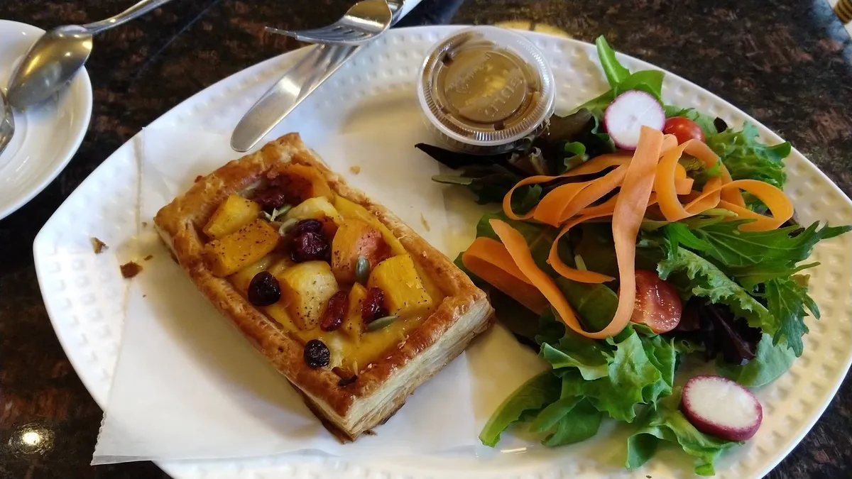 Café Poupon: Restaurant Food And Dining Photo