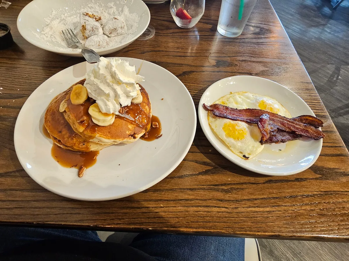 Another Broken Egg Cafe: Restaurant Photograph