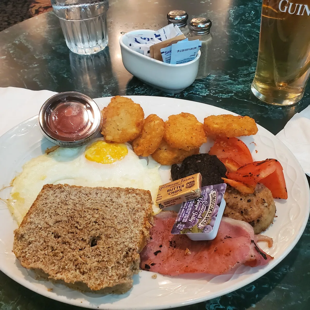 County Clare Irish Inn & Pub: Restaurant Photograph