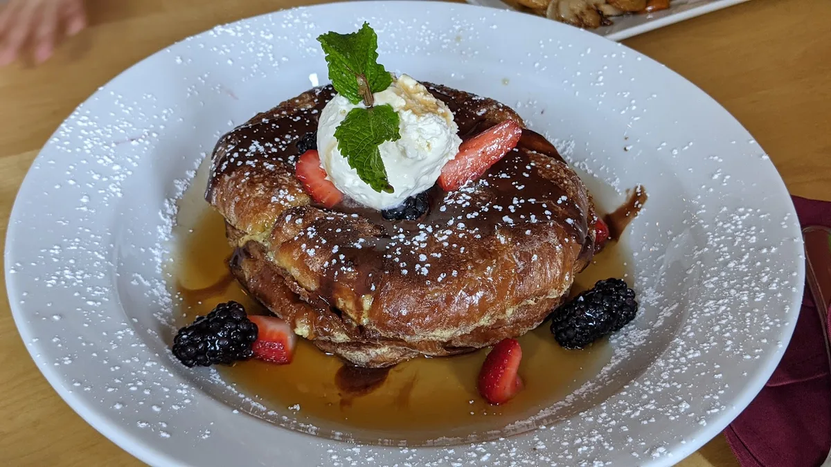 Izzy's 33: Restaurant Photograph