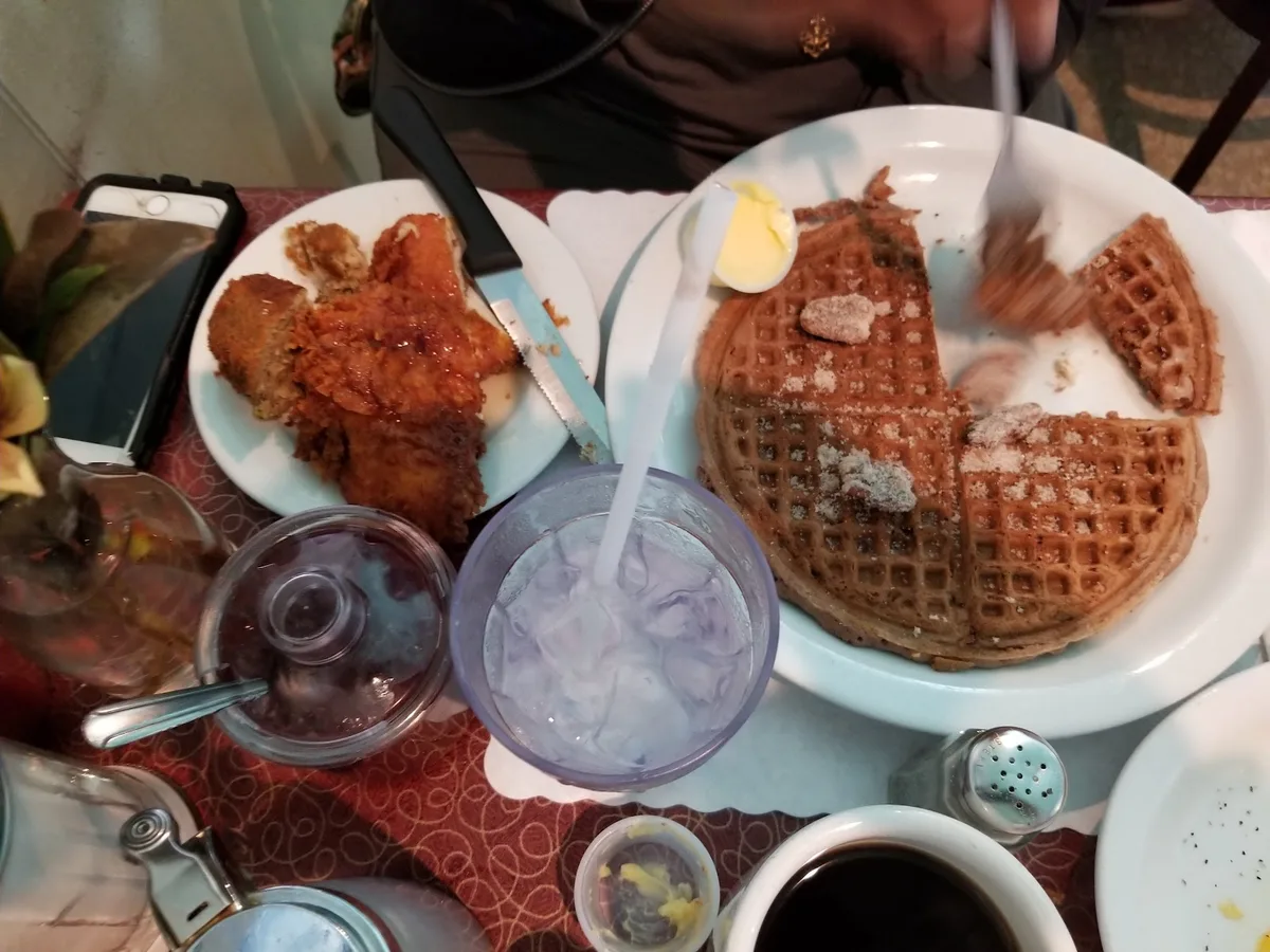 Lois the Pie Queen: Restaurant Photograph