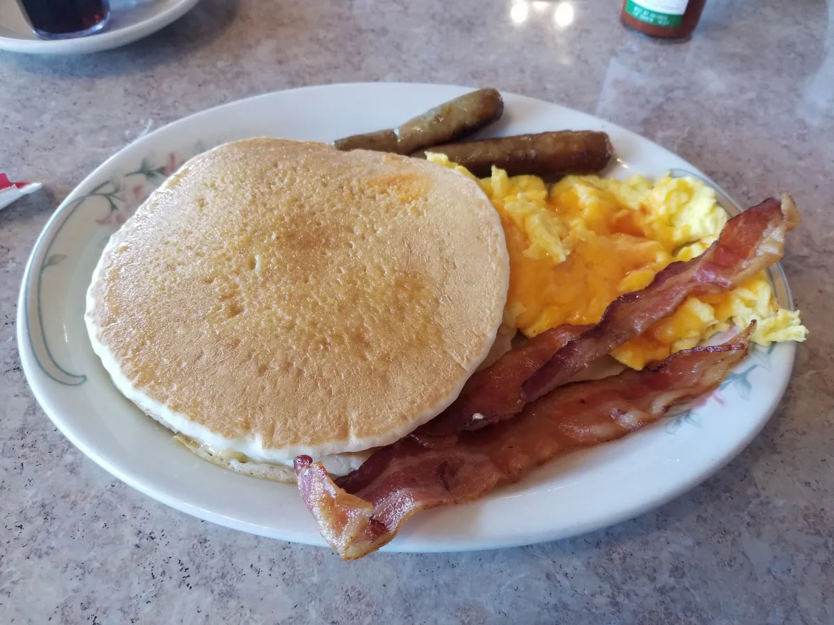 Charlie's Family Restaurant: Restaurant Food And Dining Photo