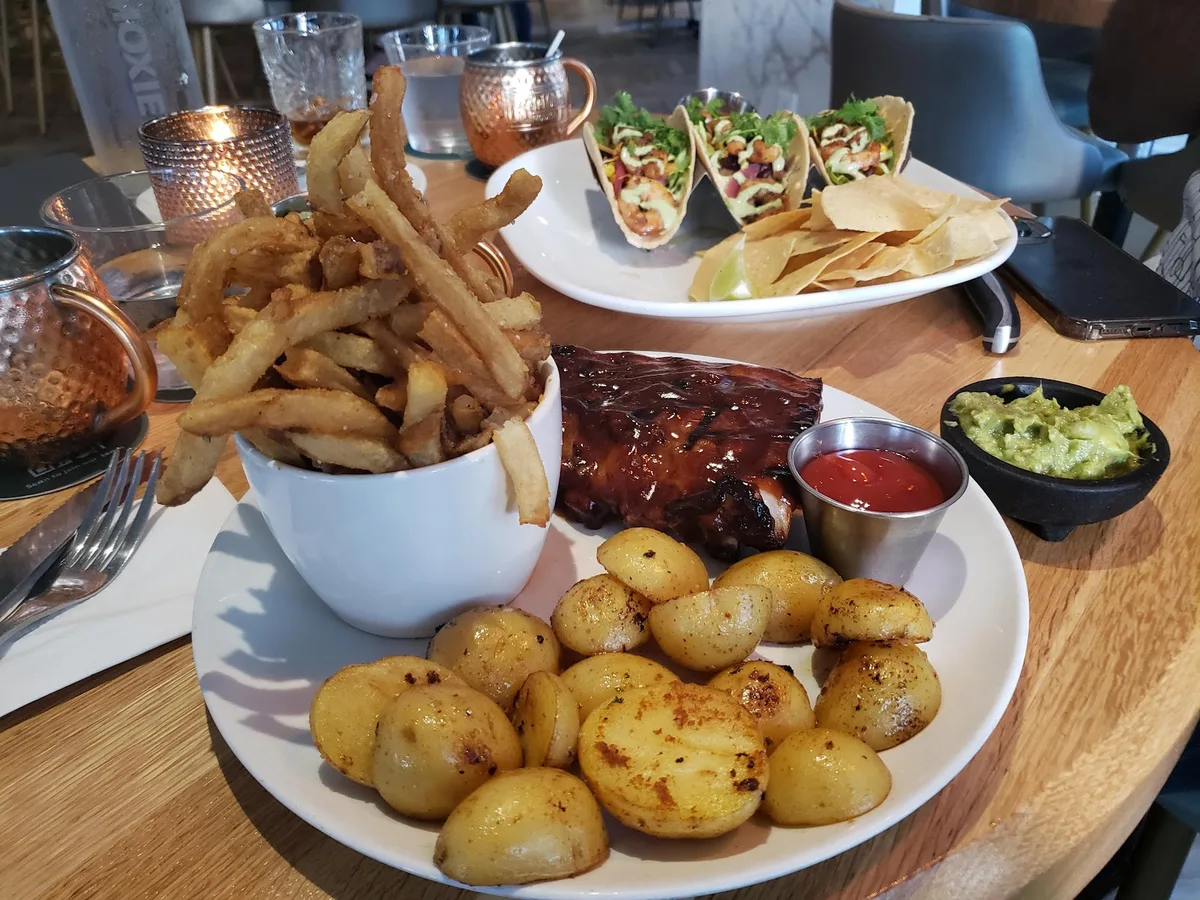 Moxie's: Restaurant Photograph